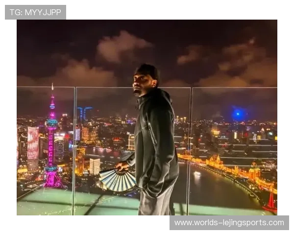 前NBA球星沃尔游览长城晒照引发热议,掀起中国行新关注潮 前NBA球星沃尔游览长城晒照引发热议,掀起中国行新关注潮
